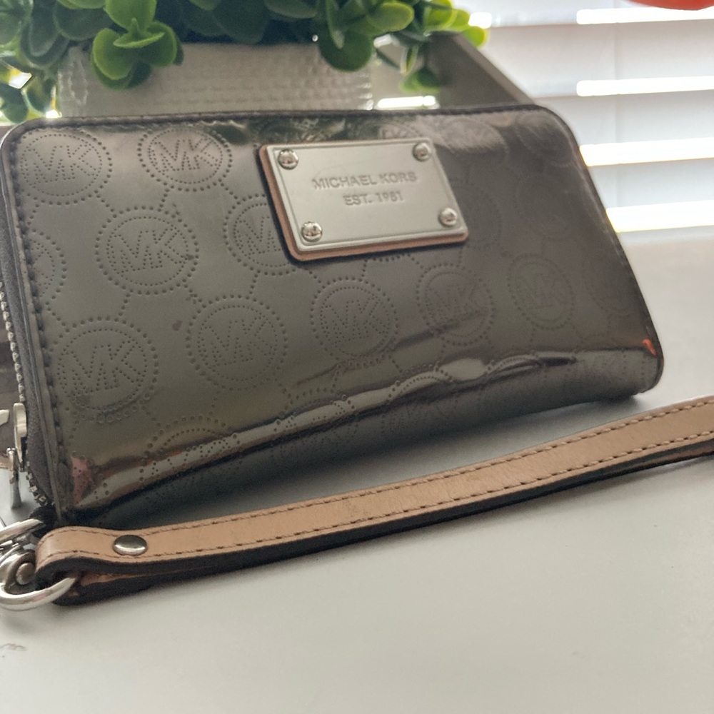 Michael Kors Metallic Wristlet Wallet